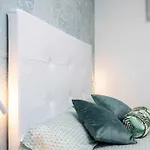 Sunnyland Cruz Loft Parking *
