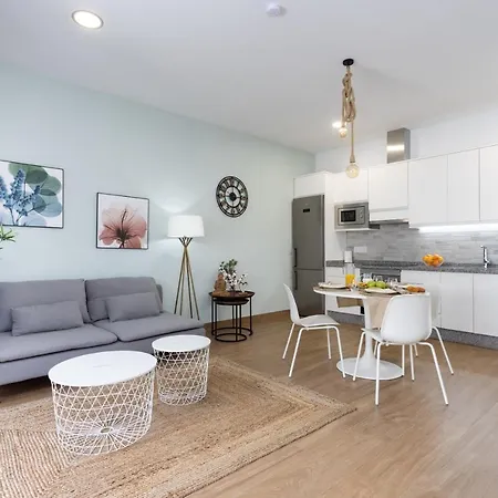Sunnyland Cruz Loft Parking Apartmán *